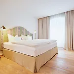 Boutiquehotel Zum Goldenen Hirschen