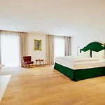 Boutiquehotel Zum Goldenen Hirschen 4*