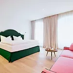 酒店 Boutiquehotel Zum Goldenen Hirschen 格蒙登