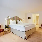酒店 Boutiquehotel Zum Goldenen Hirschen 4*