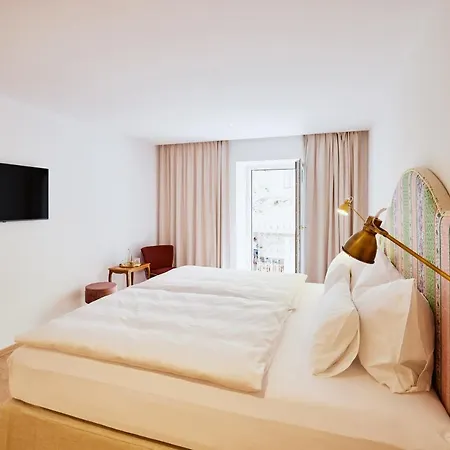 Boutiquehotel Zum Goldenen Hirschen 4*