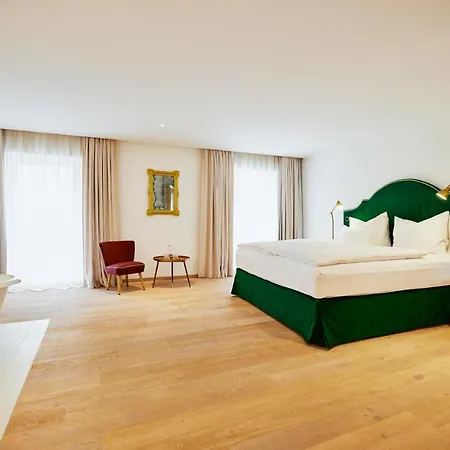 Boutiquehotel Zum Goldenen Hirschen 4*