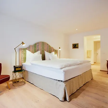 Hotel Boutiquehotel Zum Goldenen Hirschen 4*