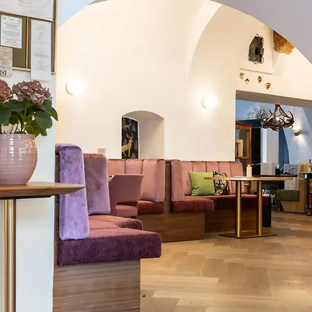 Boutiquehotel Zum Goldenen Hirschen Szálloda 4*