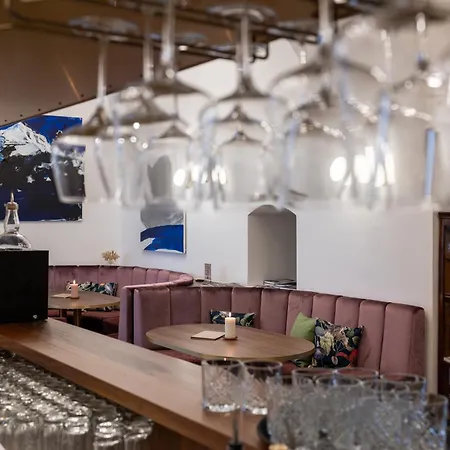 ホテル Boutiquehotel Zum Goldenen Hirschen 4*