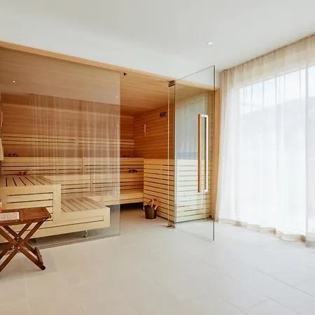 Boutiquehotel Zum Goldenen Hirschen 4*