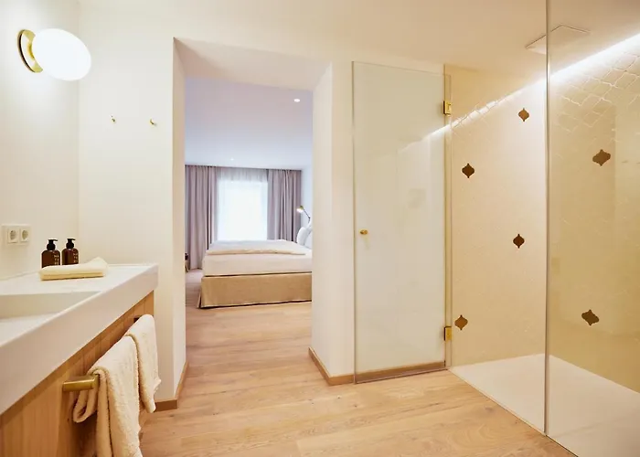 Boutiquehotel Zum Goldenen Hirschen 4*