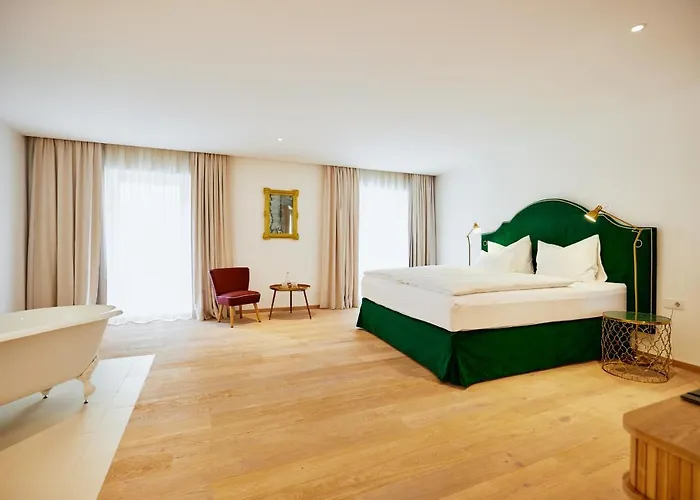 Boutiquehotel Zum Goldenen Hirschen 4*