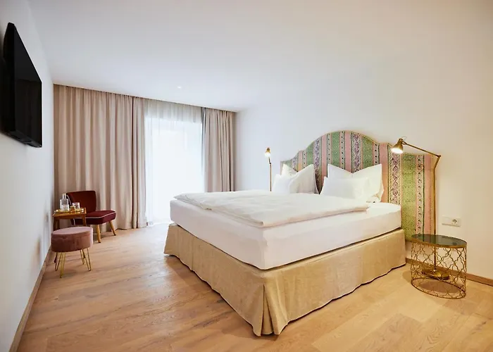 Boutiquehotel Zum Goldenen Hirschen Szálloda 4*