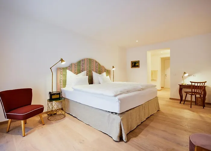 ホテル Boutiquehotel Zum Goldenen Hirschen 4*
