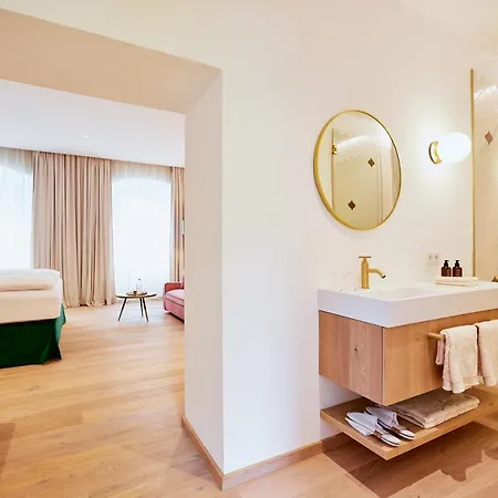 فندق Boutiquehotel Zum Goldenen Hirschen