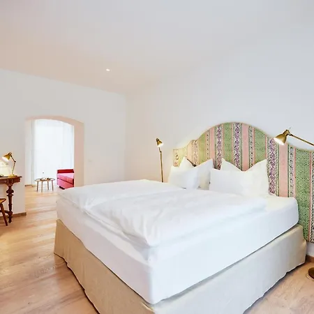 فندق Boutiquehotel Zum Goldenen Hirschen غموندين