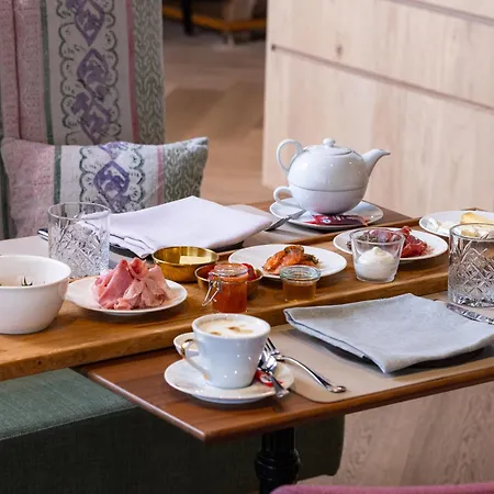 Boutiquehotel Zum Goldenen Hirschen فندق غموندين